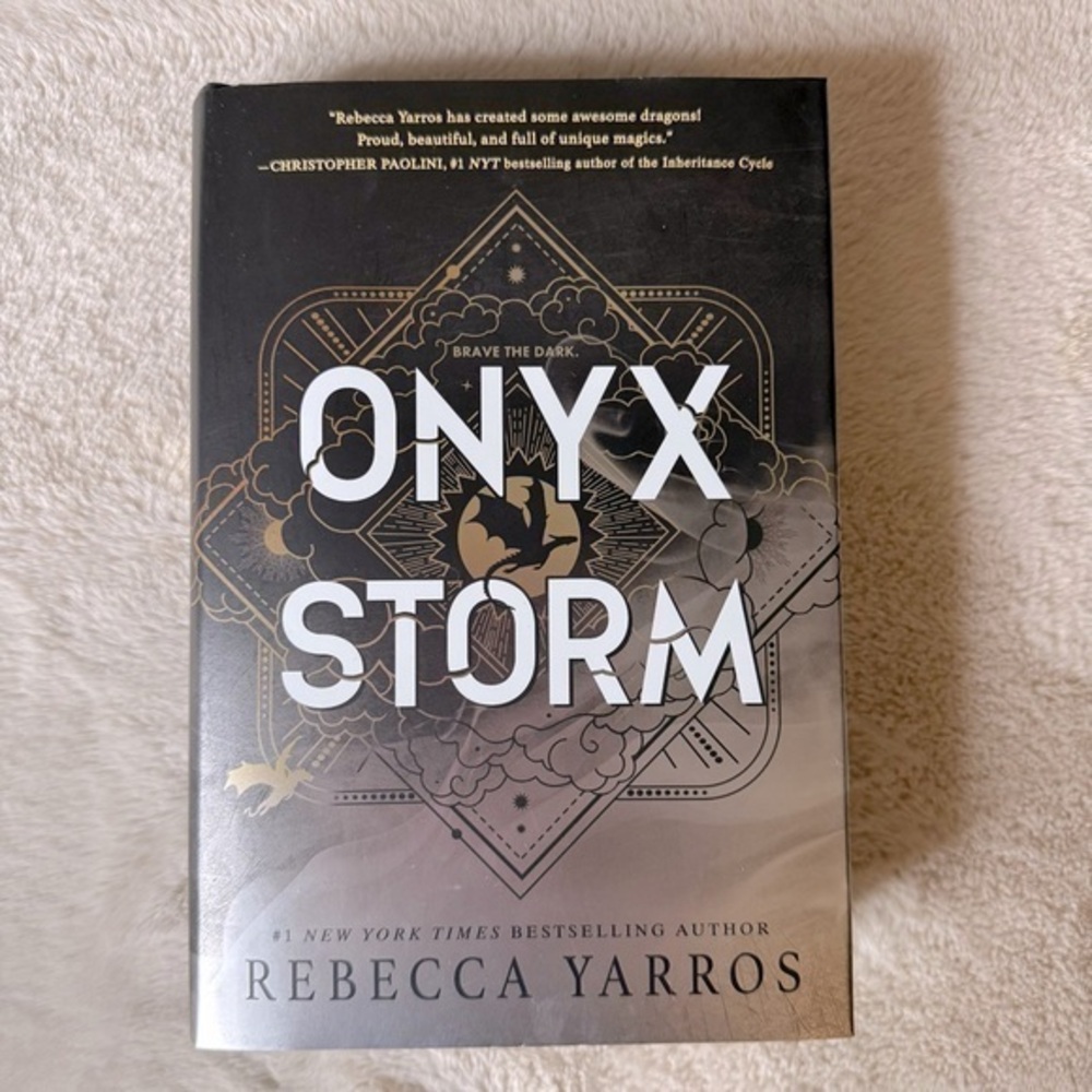 New! Onyx Storm hardback book #1 New York Times Best Selling Author